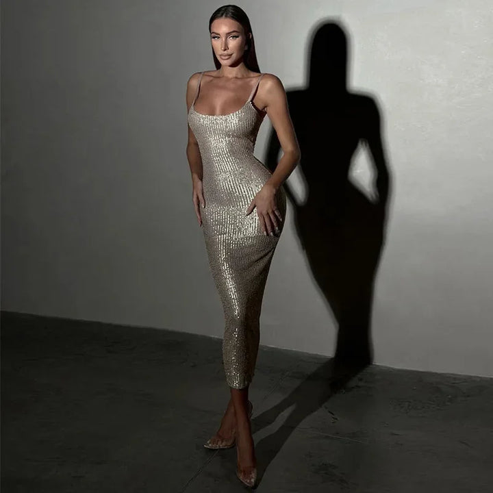 "Adhara - Sparkling fitted midi dress in silver sequins, perfect for a chic evening look"
