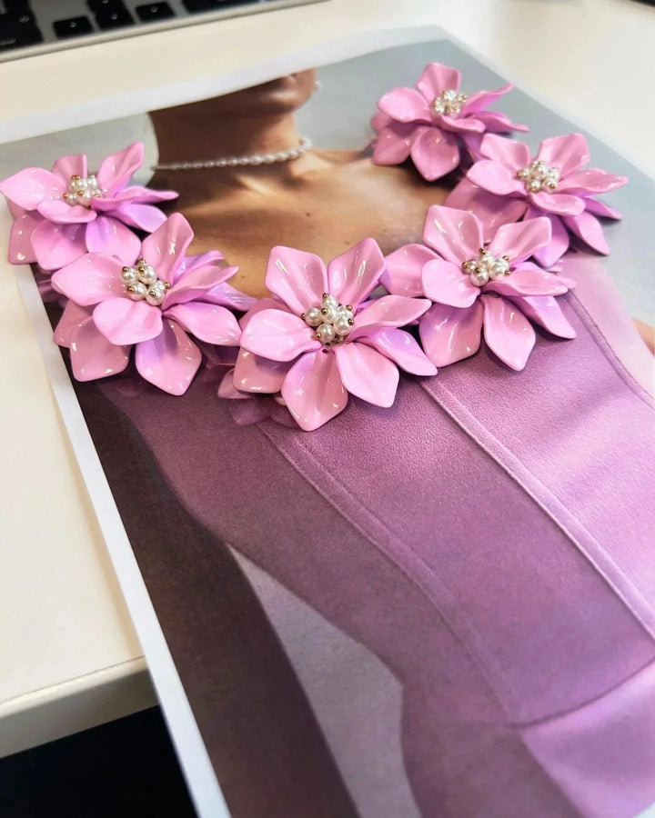 "Sleeveless pink dress featuring delicate floral details, tailored for a feminine and stylish look. Perfect for any summer…