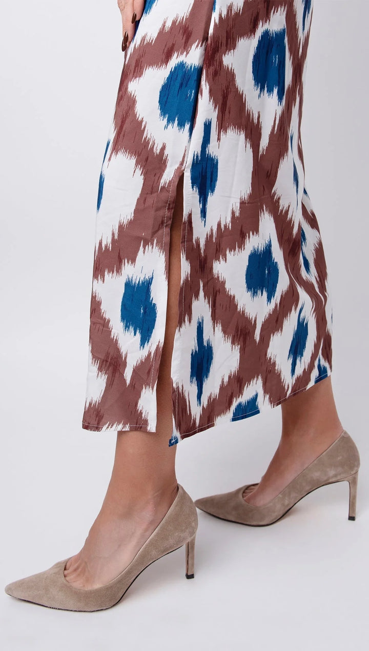 "Sleeveless maxi dress with V-neck in soft cotton, perfect for summer days"