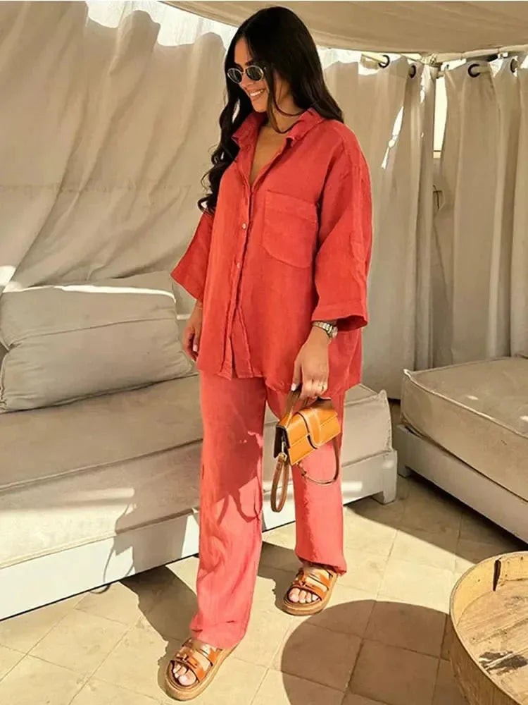 Cassia two-piece set in comfortable fabric with versatile design, perfect for everyday wear.
