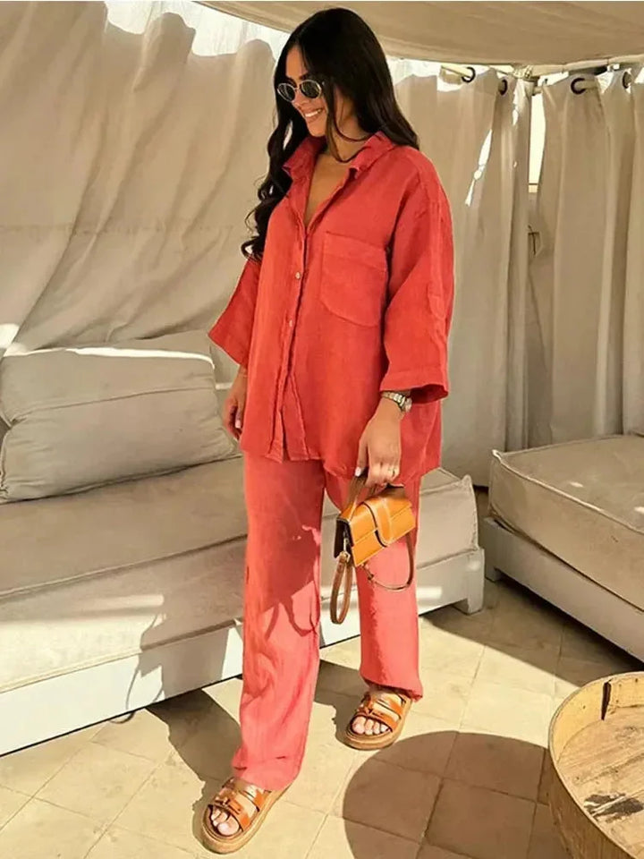 Cassia two-piece set in comfortable fabric with versatile design, perfect for everyday wear.