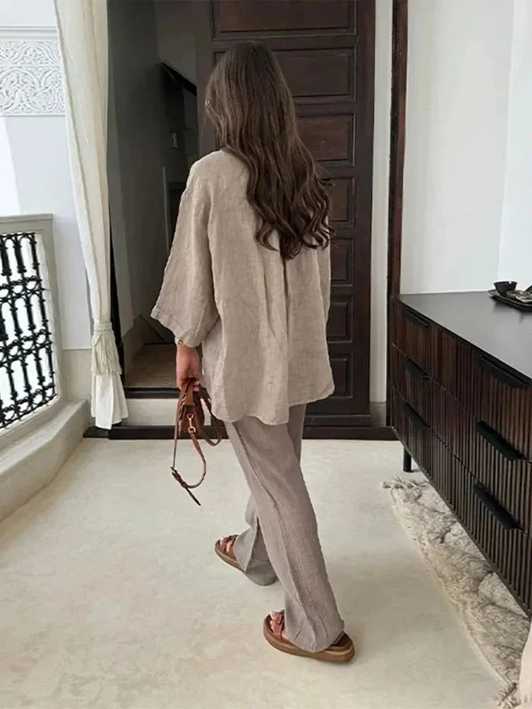 Two-piece set made from soft cassia fabric, designed for comfort and versatile style.