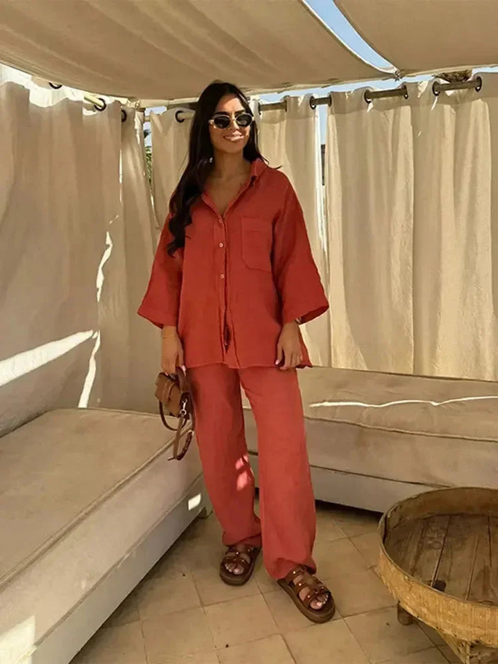 Two-piece set in cassia color, designed for comfort with a versatile style. Made with soft, stretchy fabric for all-day wear.