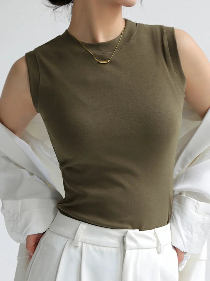 Sleeveless fitted top in Cheyenne design, features a comfortable and stretchy fabric, perfect for versatile styling in any…