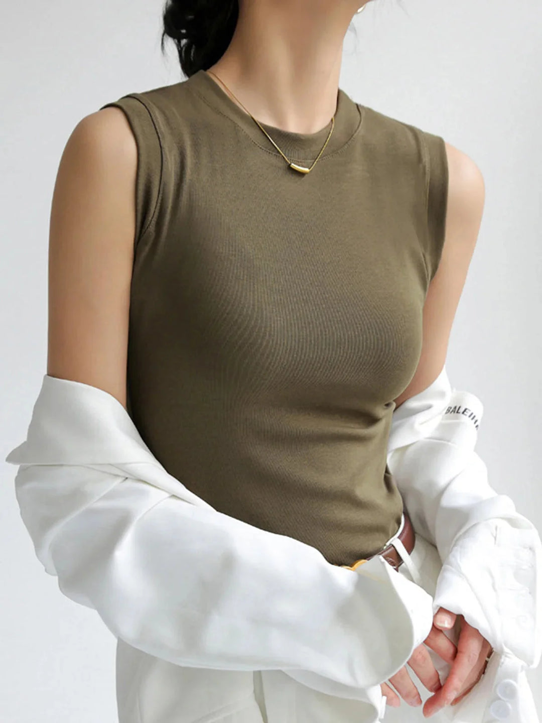 Sleeveless fitted top in Cheyenne, made of soft cotton blend with a ribbed texture and crew neckline.