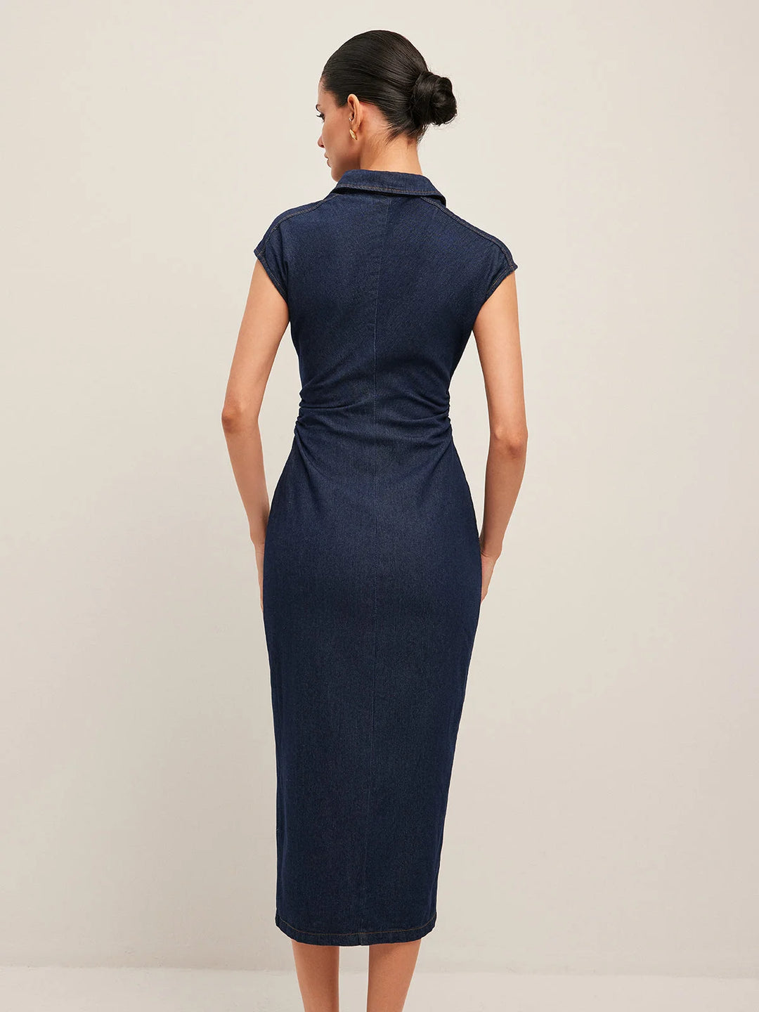 "Sleeveless dark blue denim midi dress with V-neck neckline, perfect for casual outings."