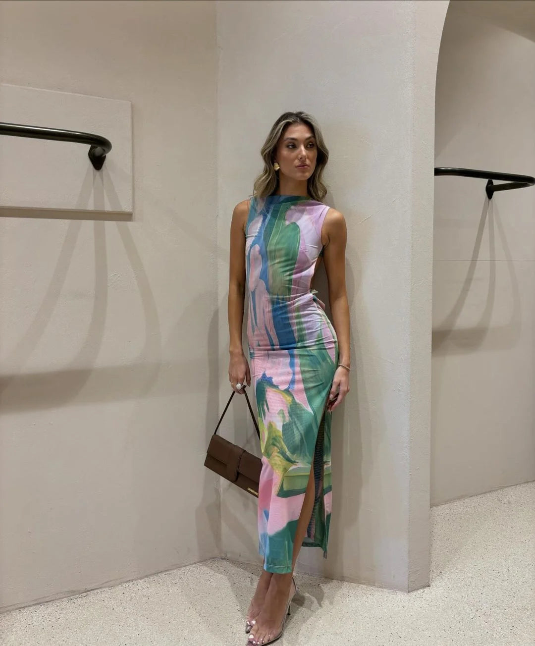Sleeveless tropical print maxi dress in cotton blend fabric with bold leaf pattern and V-neck cut.