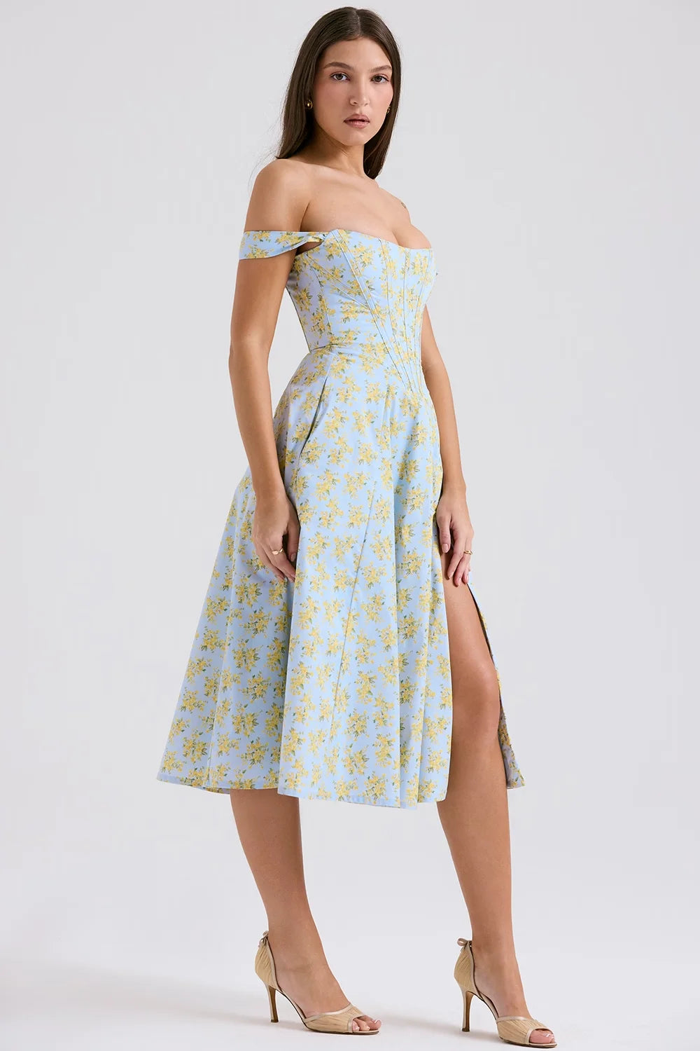 Floral midi dress with shapely seams in a dreamy design perfect for any occasion.