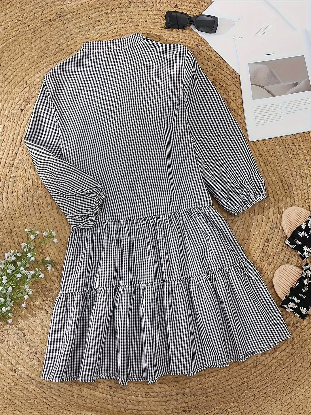 Striped dress with collar, button details, soft fabric.