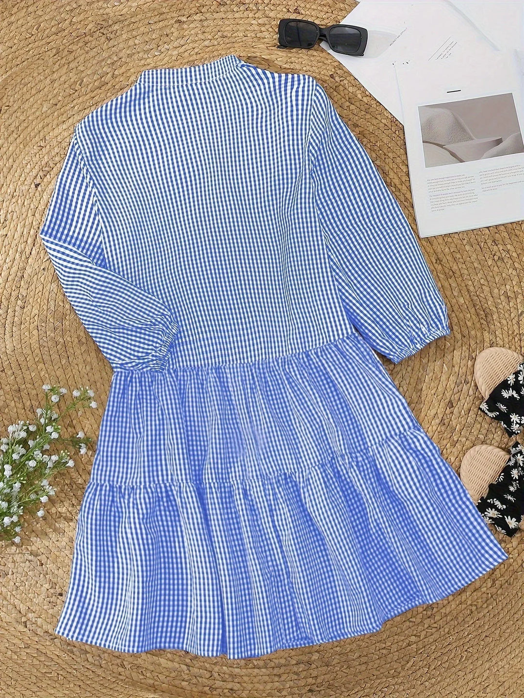 "Striped dress in blue and white with collar and buttons. Made of soft, breathable fabric for a comfortable and stylish…