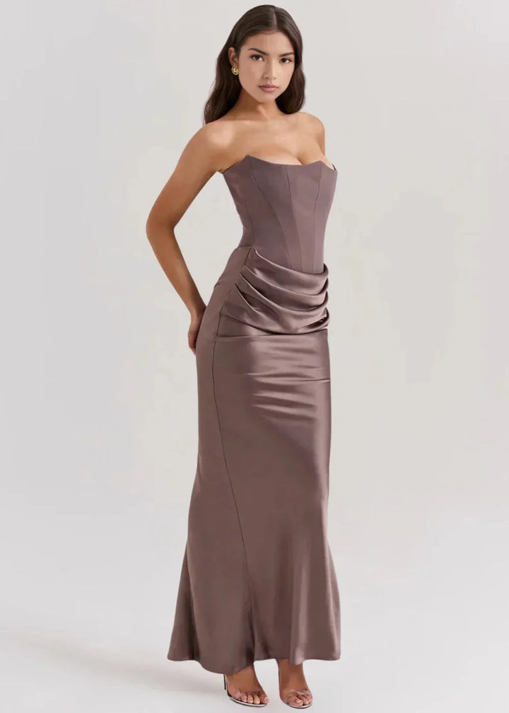 Brown strapless evening attire with sleek design, perfect for special occasions. Made of soft and comfortable fabric for a…