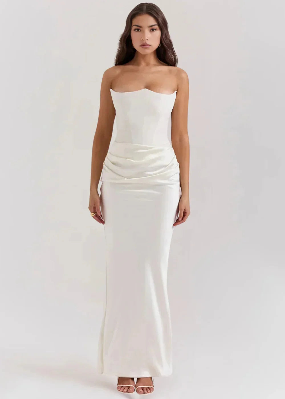 White strapless gown featuring a sleek design, perfect for an evening event. Made of high-quality fabric, exuding elegance…