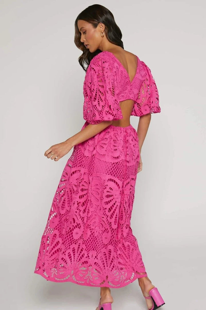 "Gracelynn - Mid-length lace dress with V-neckline in delicate lace fabric, perfect for elegant occasions."