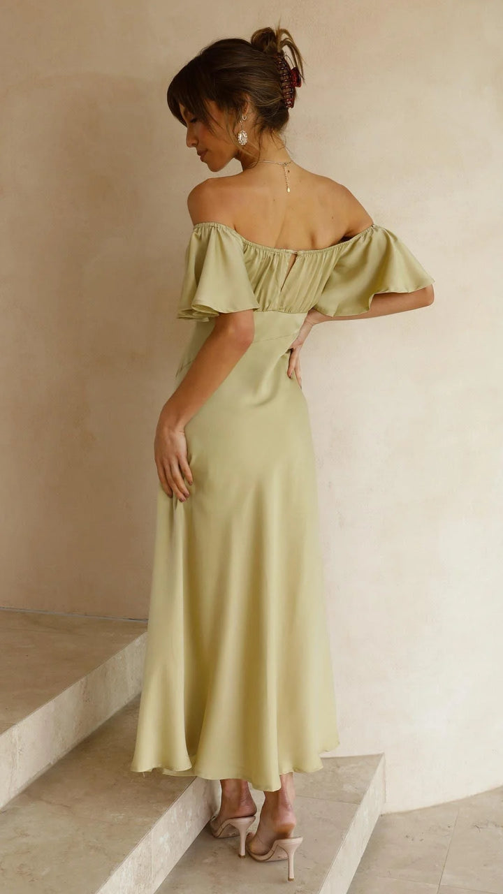 Off-shoulder maxi dress in flowy fabric with slits, perfect for a day out.