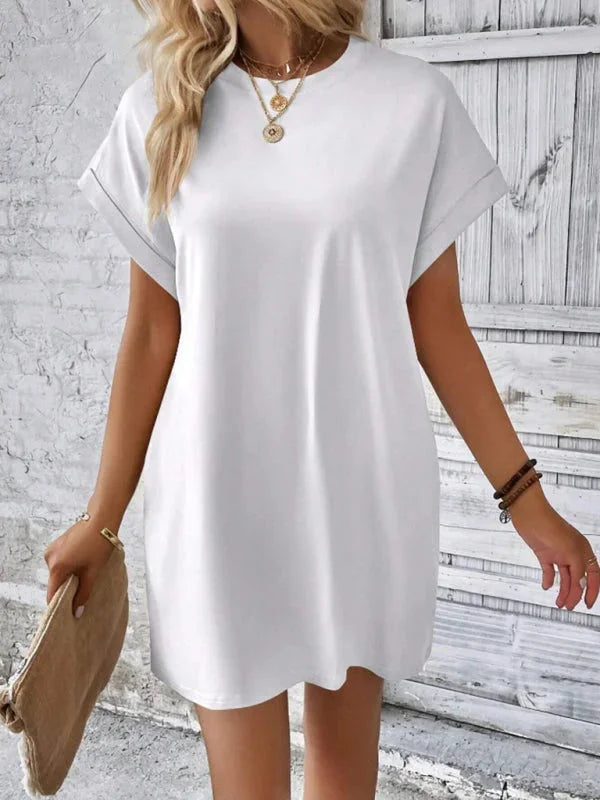 "Black mini dress with pockets, made with soft and breathable fabric, perfect for everyday comfort and functionality."