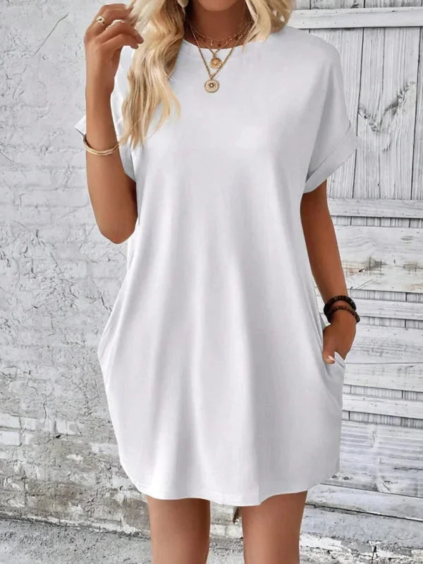 A versatile mini dress with pockets in a comfortable material, perfect for everyday wear or casual outings.