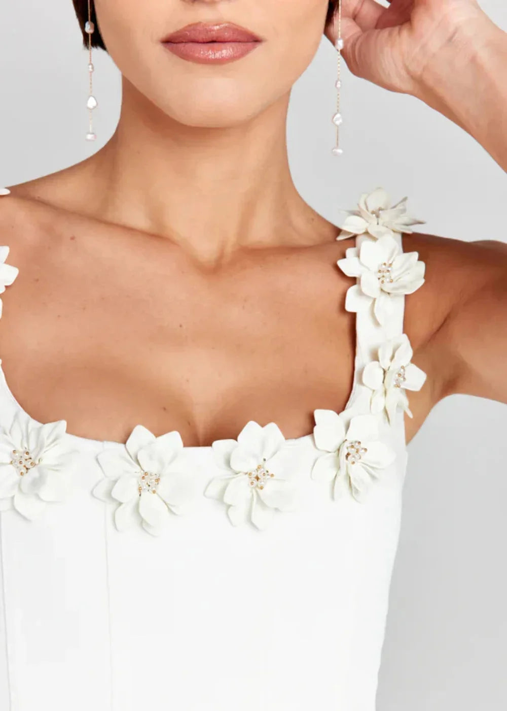 Black mini dress with white floral embroidery, perfect for a chic and stylish look. Made of high-quality, comfortable…