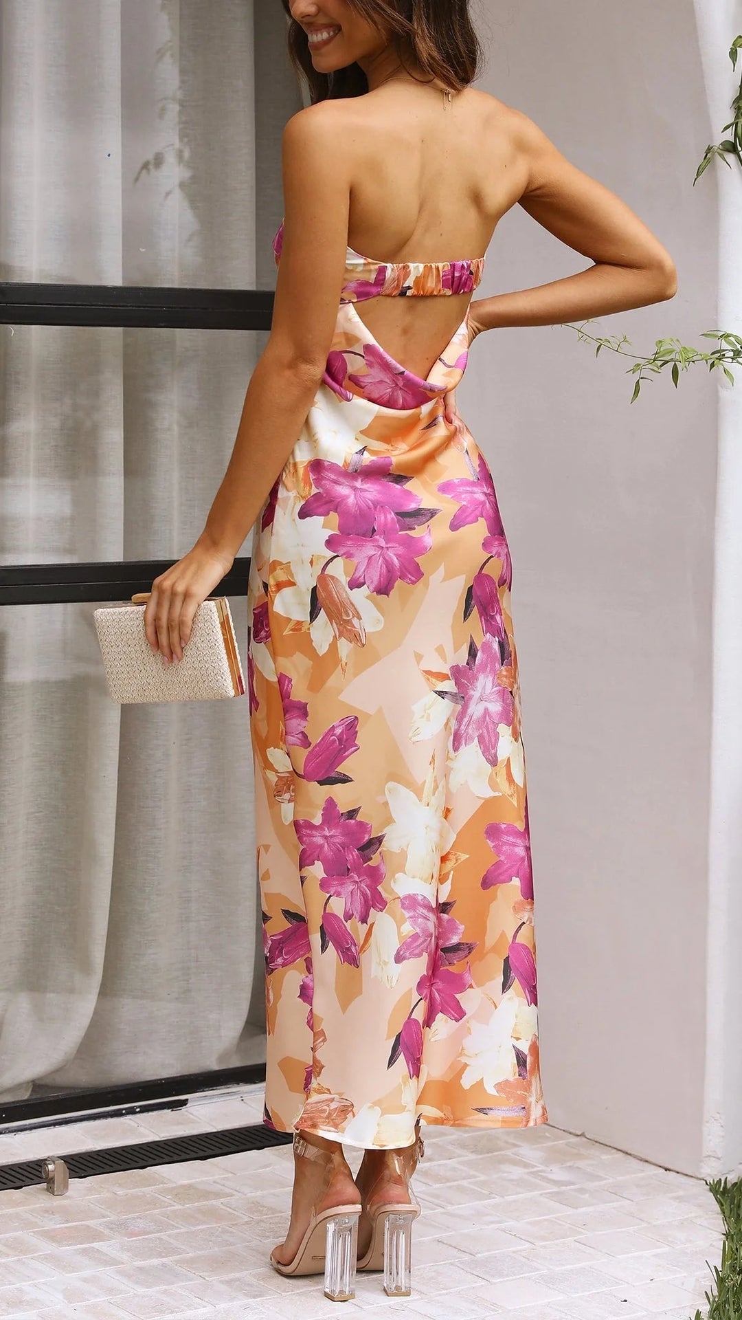 Strapless floral maxi dress in soft chiffon, featuring an elegant design with a vibrant floral pattern, perfect for formal…