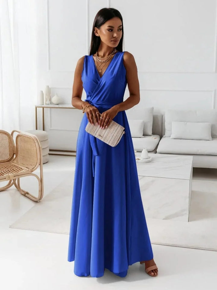 Blue Sleeveless V-neck pleated maxi dress featuring a flowy silhouette, perfect for a casual yet elegant summer outfit.