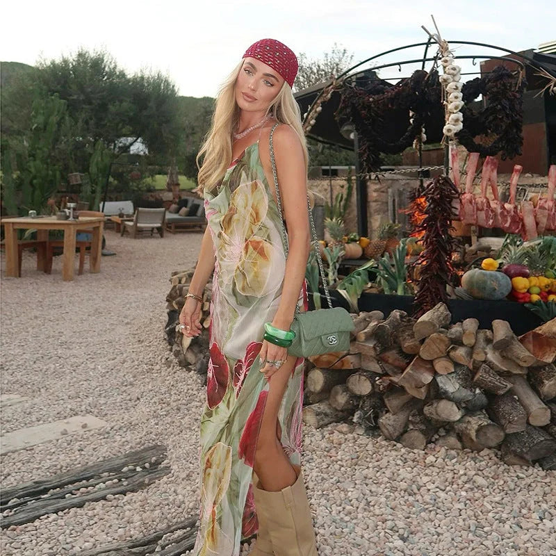 Sleeveless dress in Kenya fabric with floral pattern - perfect for summer outings or casual days.