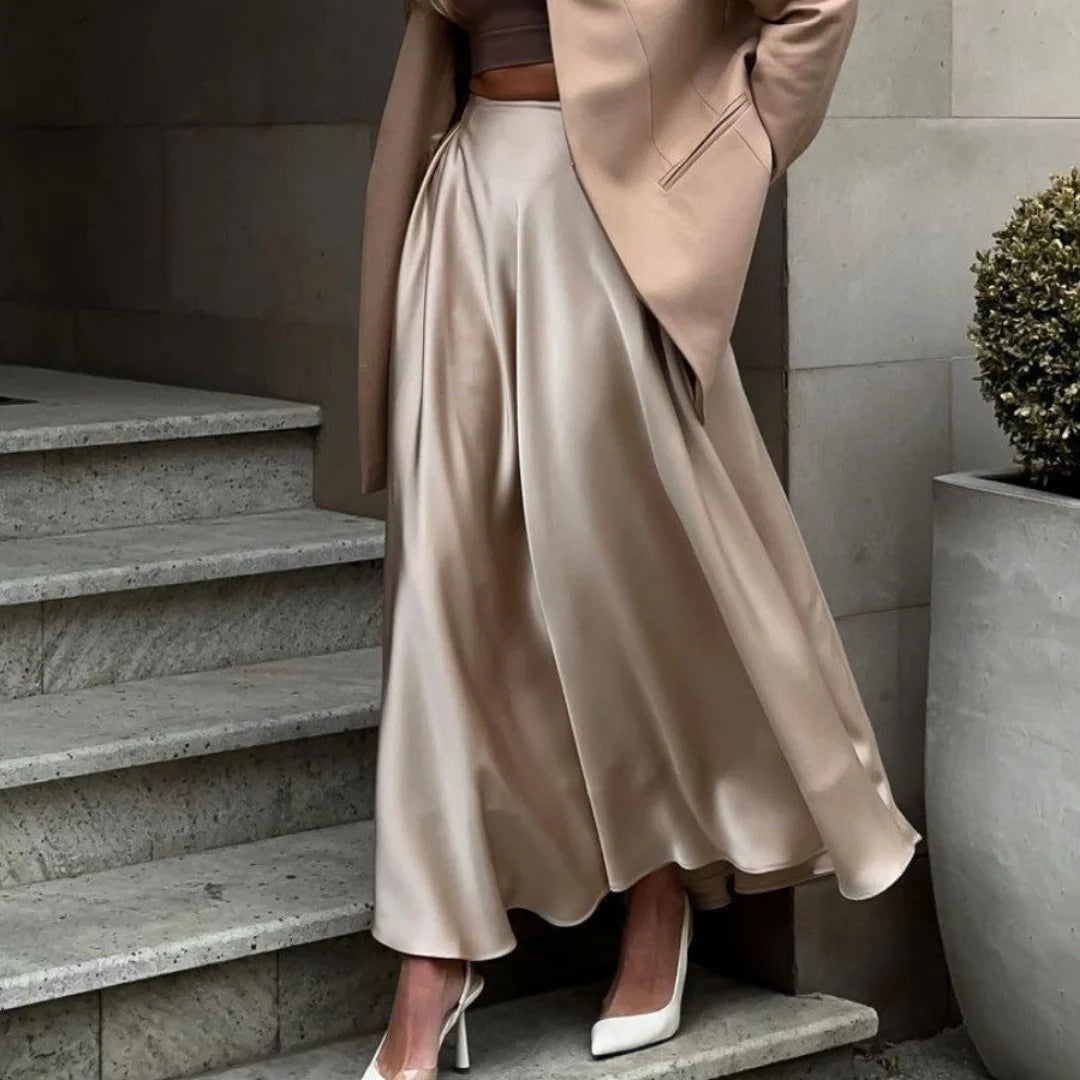 "Khaza high-waist skirt for women, crafted in flowing fabric with elegant pleats and a flattering silhouette."