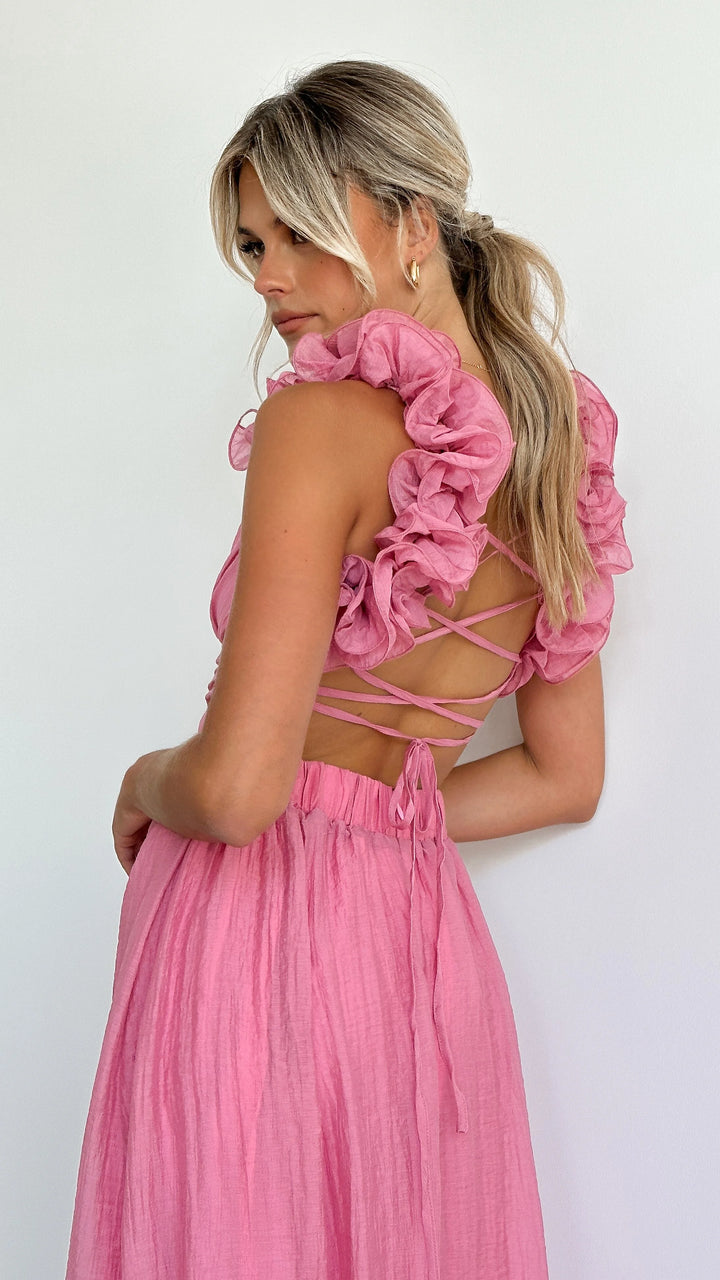 Pink midi dress with twisted bust and ruffles, perfect for a chic and feminine look. Soft and flowing fabric with a cute and…