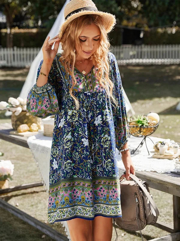 Boho-inspired mini dress with delicate prints in a breezy cotton fabric and flowing silhouette by Marina.