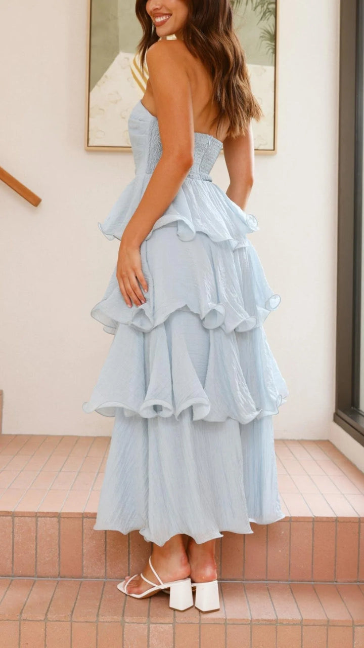 Strapless tiered dress with elegant layers, made of flowy chiffon fabric in a summery coral hue. Perfect for summer events!