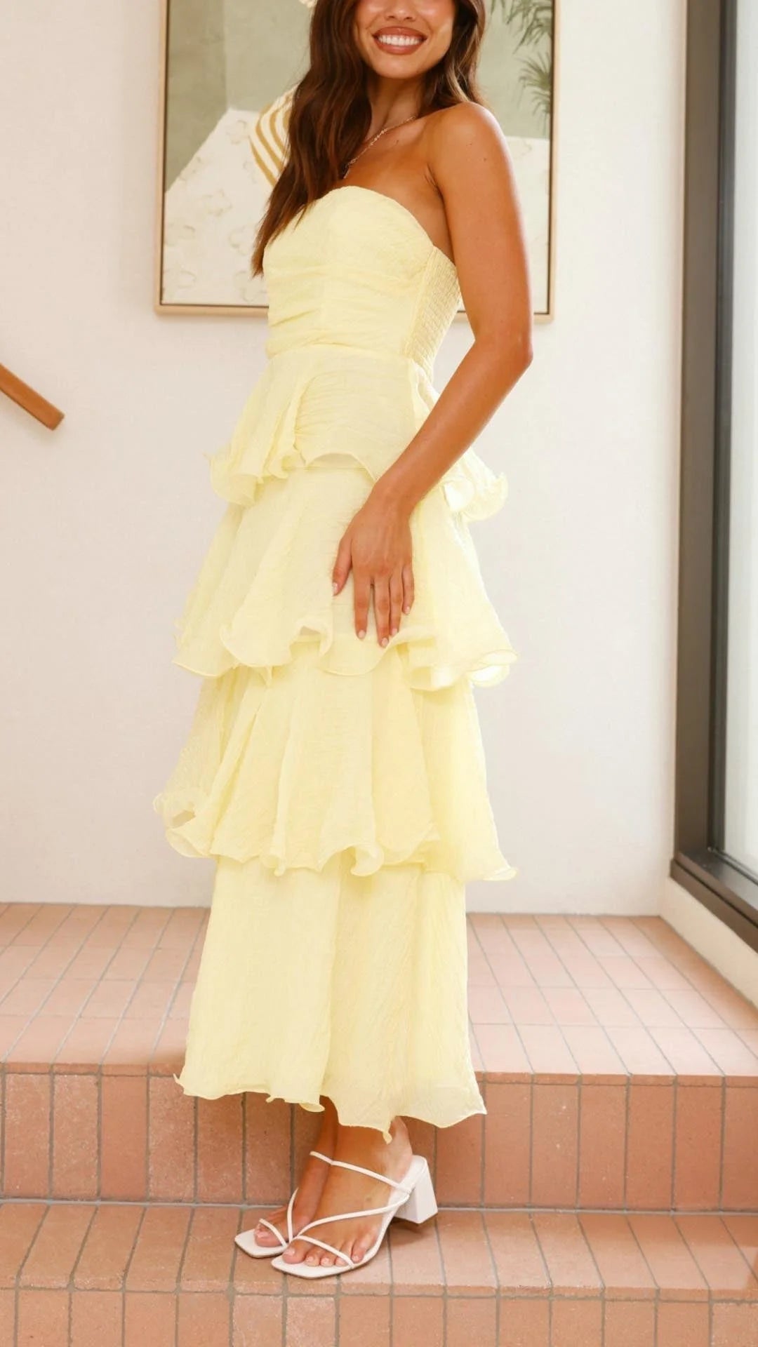 Strapless tiered dress in soft chiffon with elegant layers in dusty rose color. Perfect for special occasions and formal…