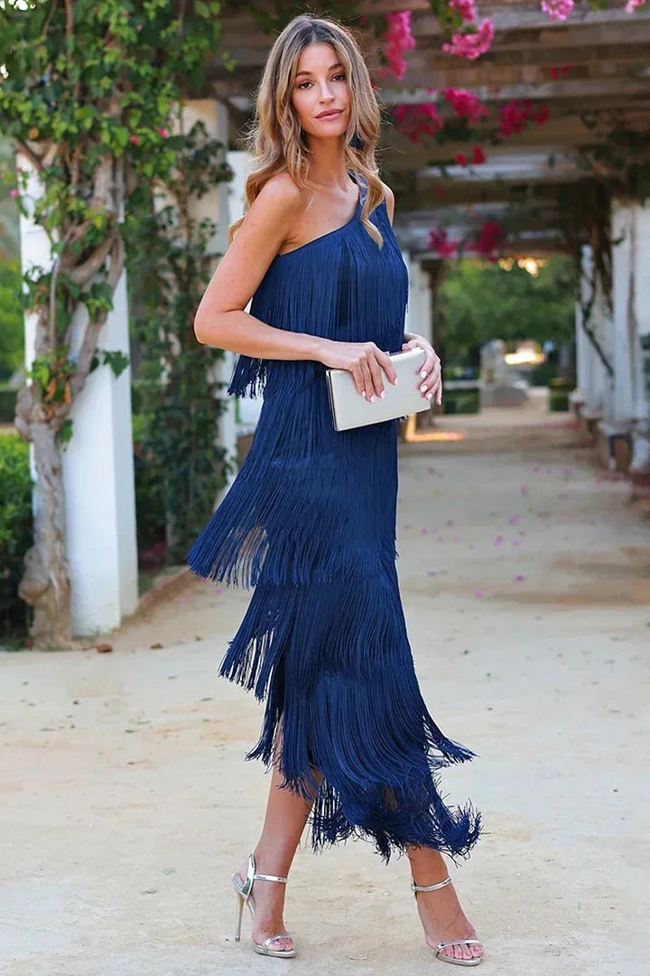 One-shoulder midi dress with fringe detailing, perfect for any occasion. Made from soft, flowy fabric in a flattering…