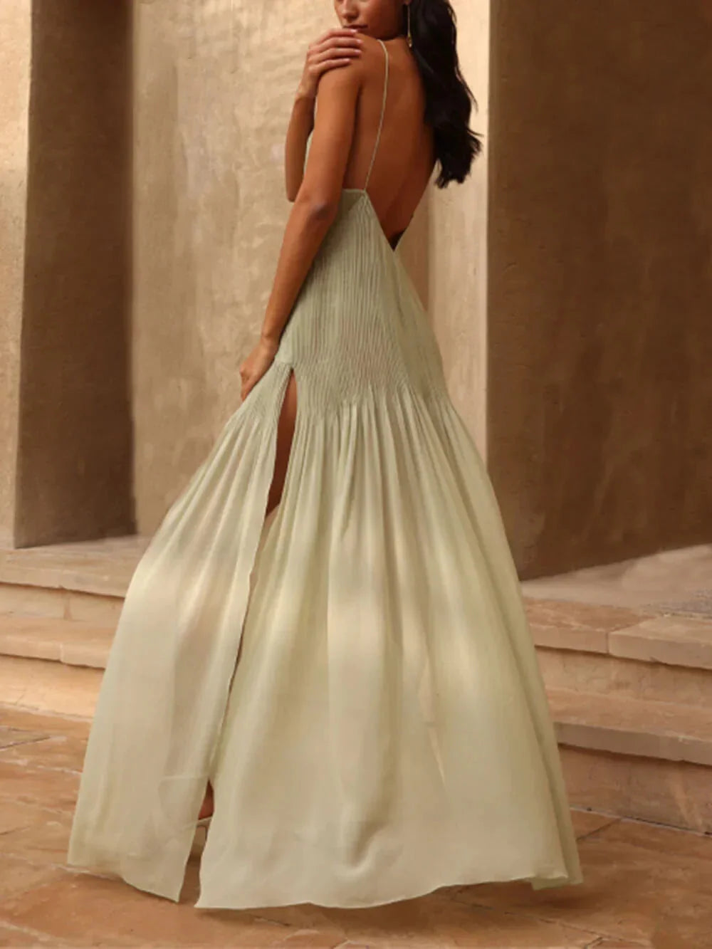 Sleeveless plissé maxi dress in red with side split, made with lightweight flowing fabric perfect for warm weather.