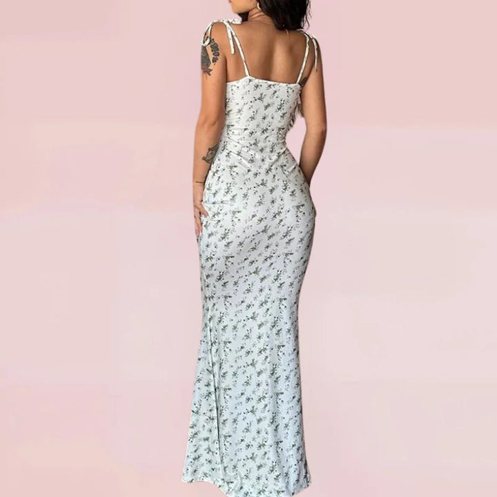 "Sleeveless floral maxi dress featuring a vibrant botanical print and flowy silhouette in lightweight fabric."