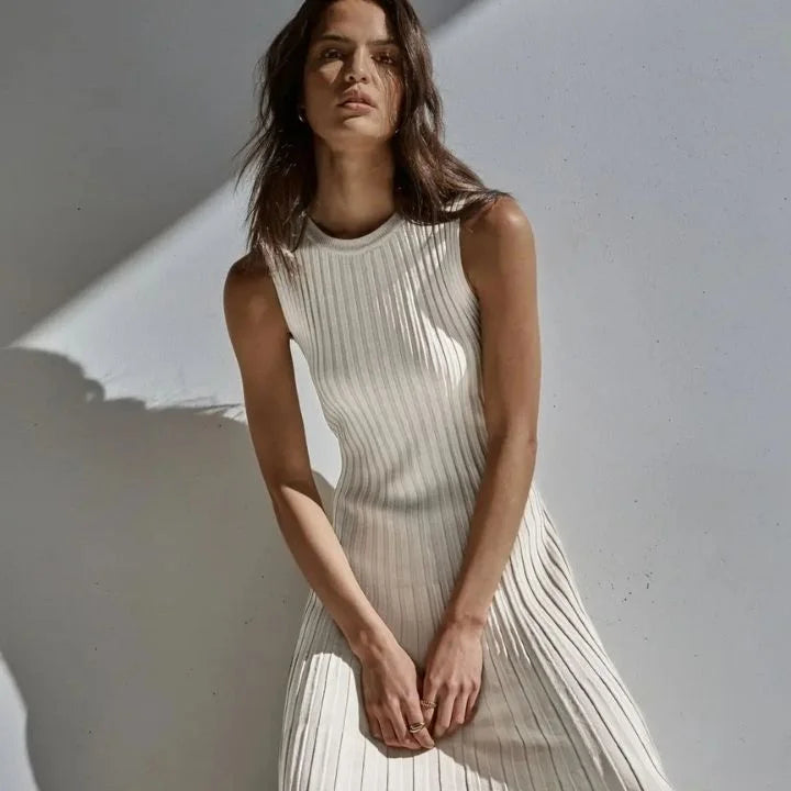 "Sleeveless maxi dress for women in pleated design, perfect for a stylish and comfortable summer look"