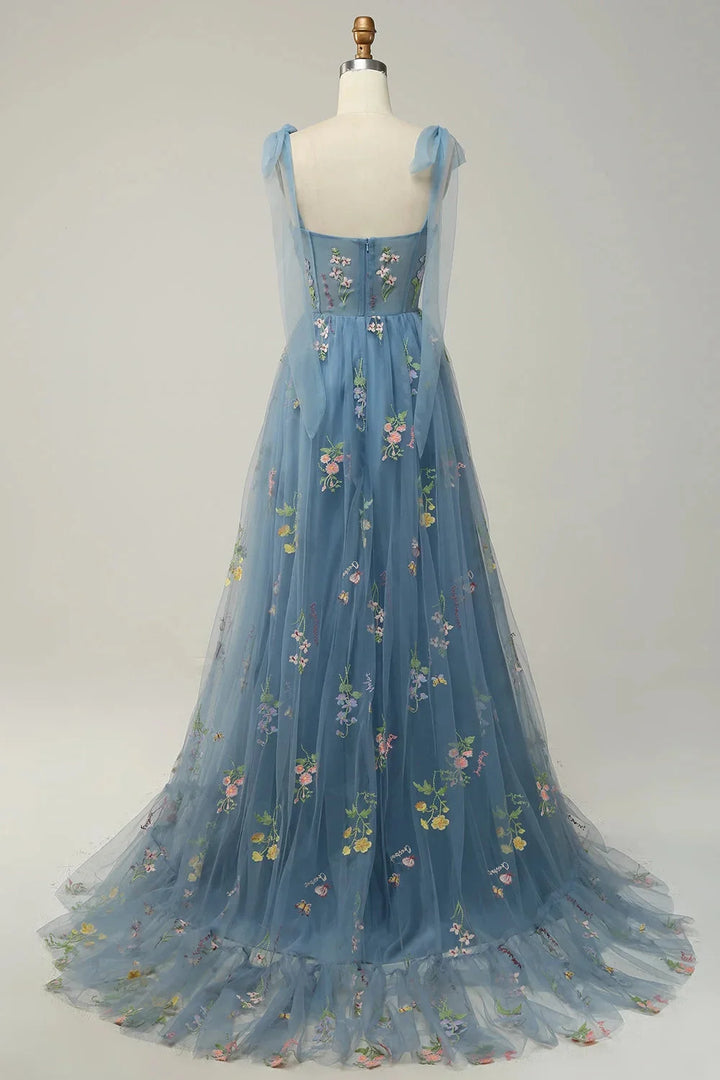 Yanely dress features delicate tulle fabric with intricate embroidery and a sheer overlay, perfect for a sophisticated and…