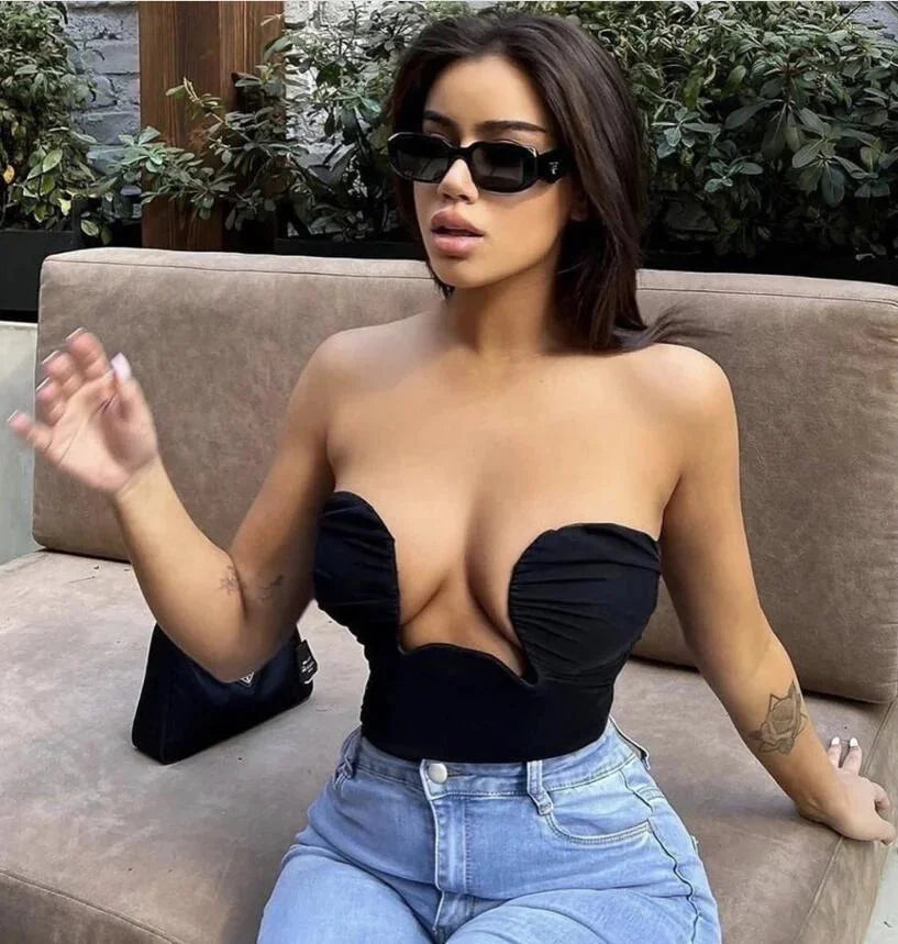 Women's snug strapless bustier with wavy trim made from soft jersey fabric. Features a unique strapless design for a trendy…