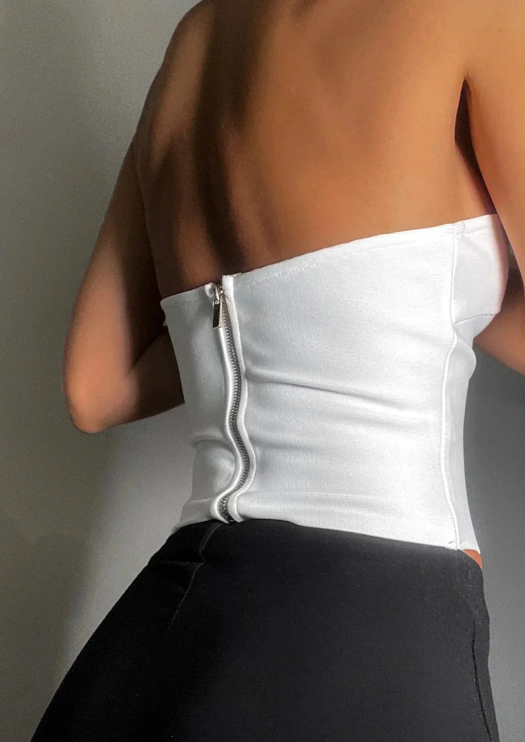 Women’s strapless bustier in Yaritza style, featuring snug fit and wavy trim design for an elegant and stylish look.