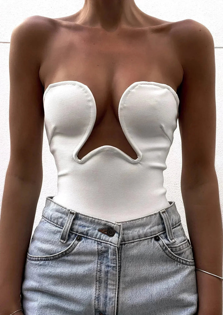 Strapless bustier for women with wavy trim, made from soft fabric for a snug fit.