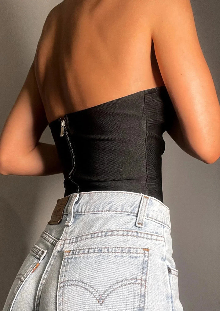Women's strapless bustier with wavy trim in a snug fit, made with a comfortable and stretchy material for a stylish and…