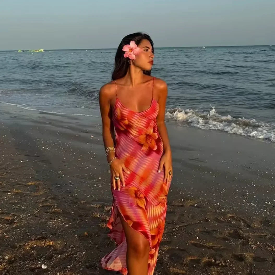Floral print maxi dress with a beach-ready design, perfect for summer days, made with a lightweight and flowy fabric.